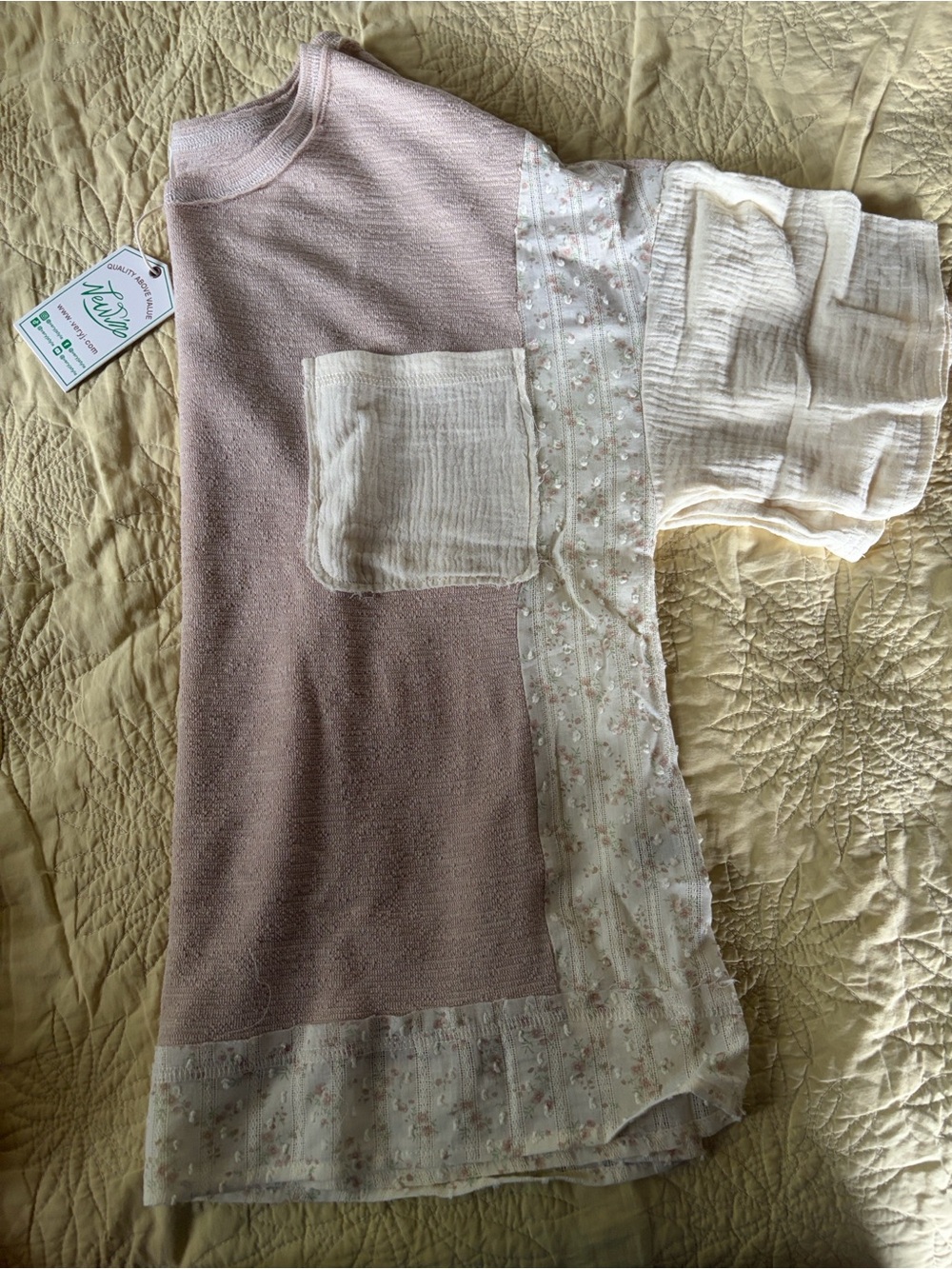 Light weight Chic style tee - Picture 6 of 6